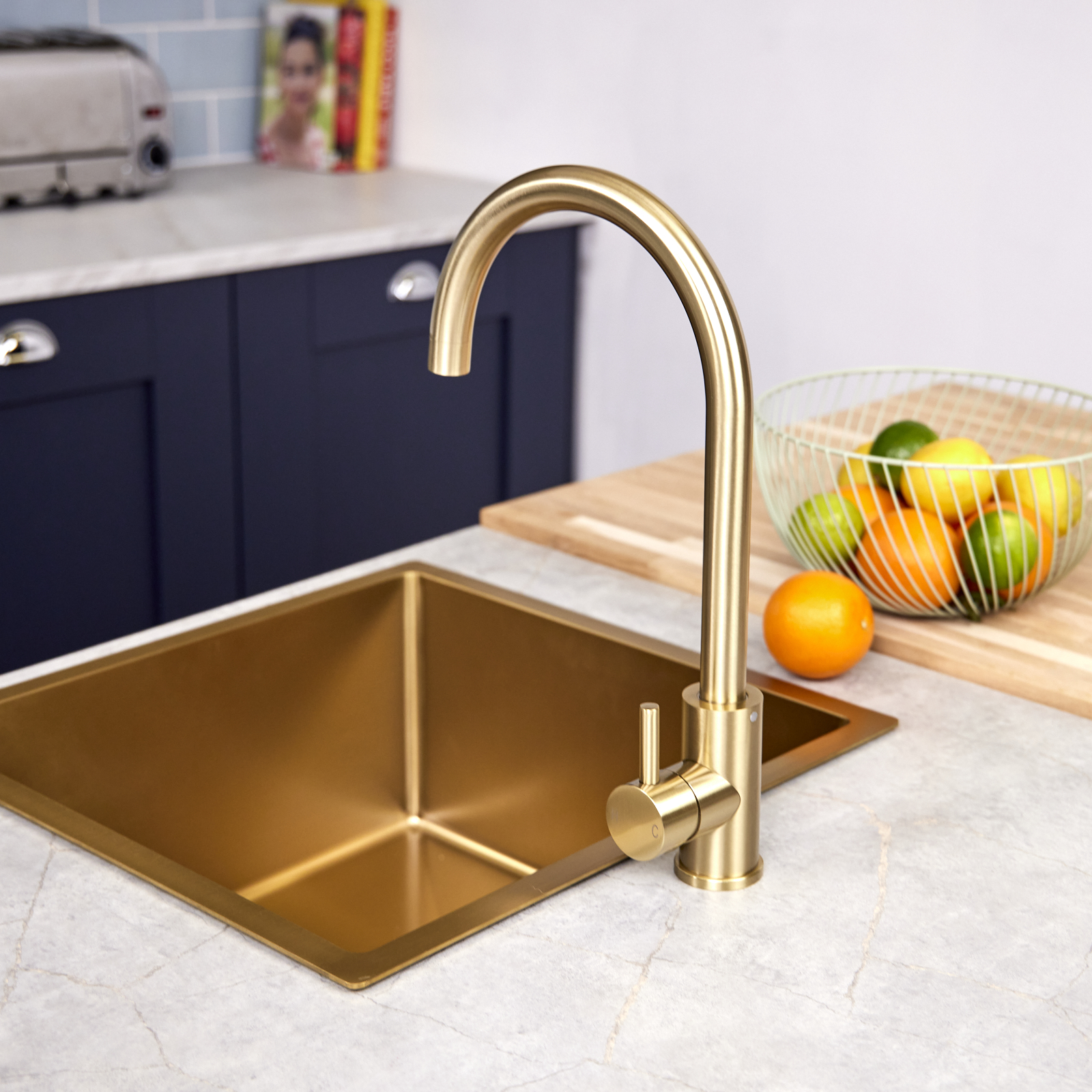 Malaren-Kitchen-Tap-Single-Lever-Brass